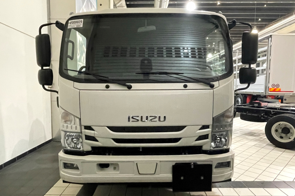 allestimento autocarro isuzu q95 adr