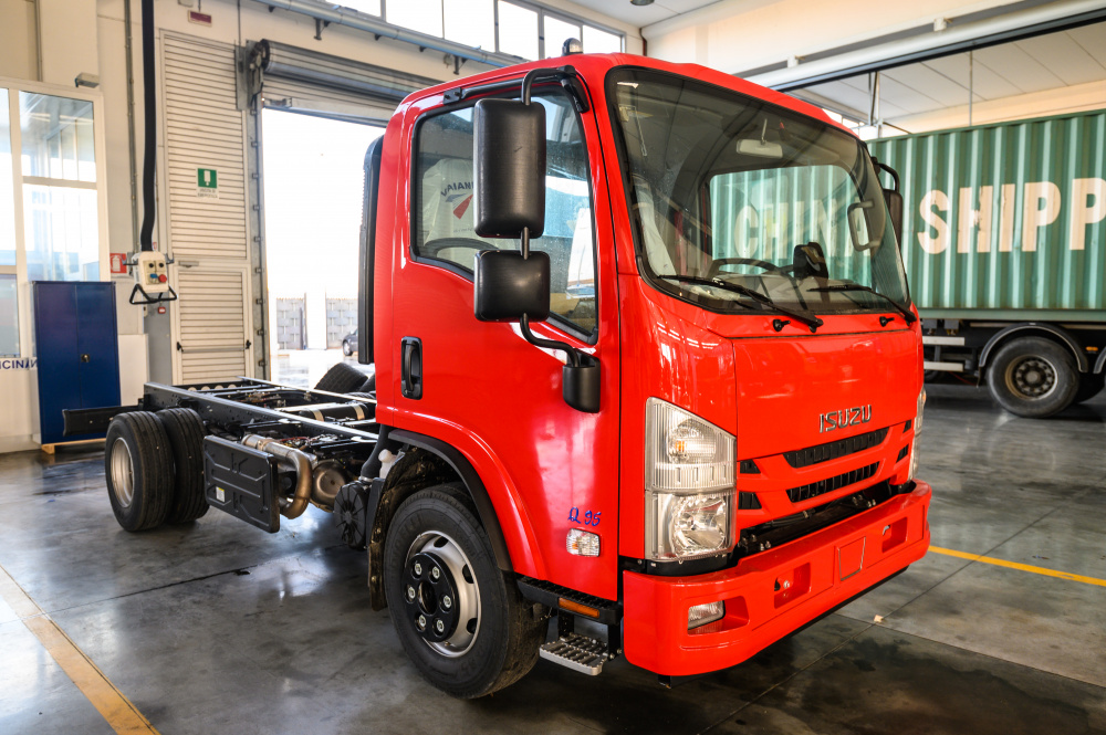 allestimento camion isuzu at fl