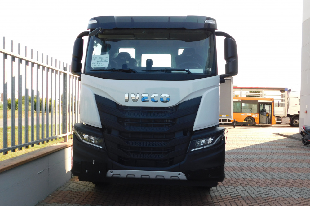 allestimento iveco stralis trasporto merci pericolose adr